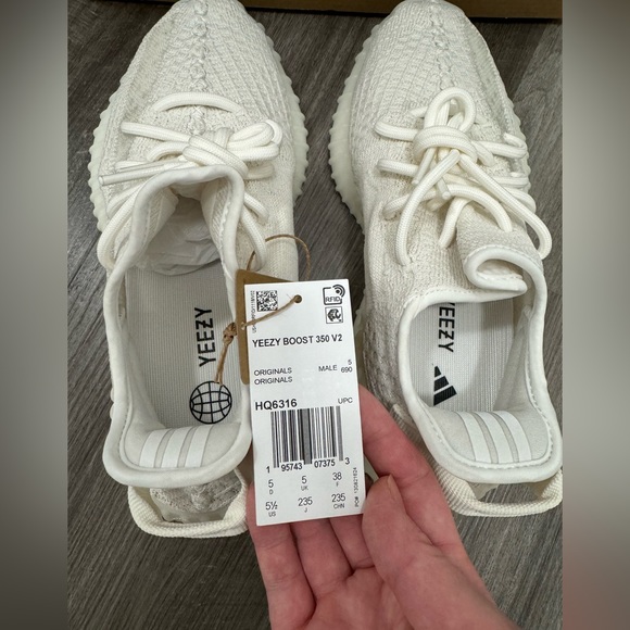 Yeezy boost 350 V2 - Picture 6 of 8